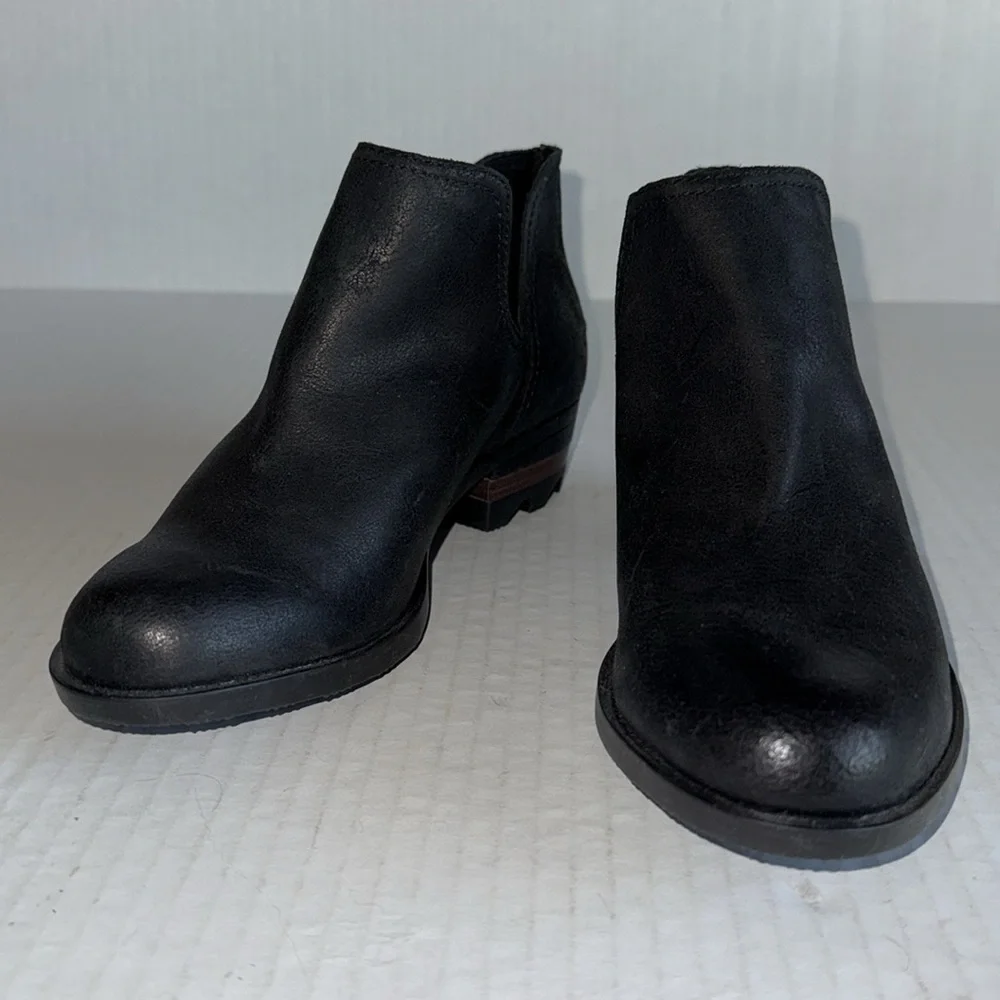 Sorel Lolla Black Leather Cut Out Ankle Booties